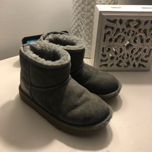 Little girl Sz13 Ugg short boots GREY GENTLY USED